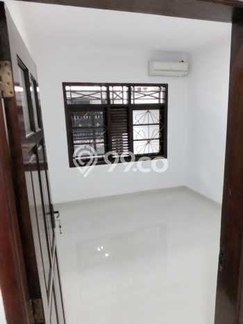 Dijual Hunian Rumah Terawat 3 KT di Pondok Bambu, Jakarta Timur Dijual Hunian Rumah Terawat 3 KT di Pondok Bambu, Jakarta Timur