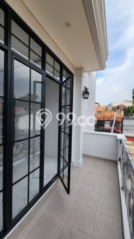 For Sale Rumah 3 Kamar Lokasi Ideal Nyaman dan Strategis di Ciracas For Sale Rumah 3 Kamar Lokasi Ideal Nyaman dan Strategis di Ciracas