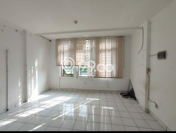 Disewakan Ruko Area Komersial di Taman Palem, Luas 120m², Siap Operasi Disewakan Ruko Area Komersial di Taman Palem, Luas 120m², Siap Operasi