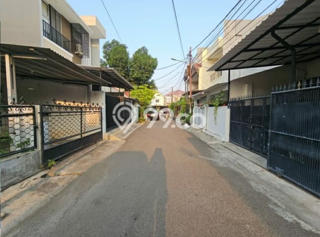 Rumah 2 KT 2 KM di Kawasan Puri Indah, Jakarta Barat Rumah 2 KT 2 KM di Kawasan Puri Indah, Jakarta Barat