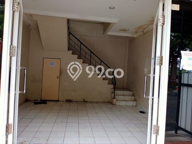 LOKASI PREMIUM! Ruko di Cengkareng, Luas 121m², Area Komersial LOKASI PREMIUM! Ruko di Cengkareng, Luas 121m², Area Komersial