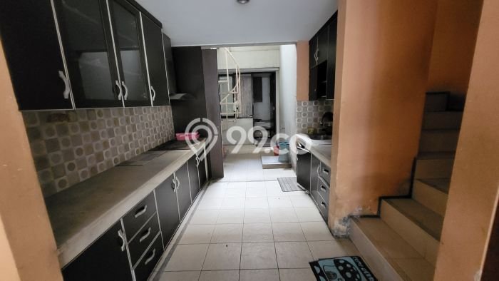 Siap Huni Hunian Elit 5 Kamar di Cengkareng Dekat ke Mana Saja Siap Huni Hunian Elit 5 Kamar di Cengkareng Dekat ke Mana Saja