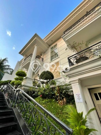 Rumah Elit Modern Tanpa Renovasi di BSD City Tangerang Rumah Elit Modern Tanpa Renovasi di BSD City Tangerang