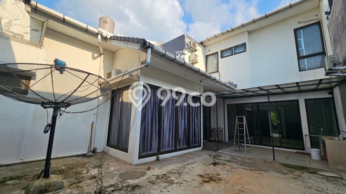 Rumah Mewah LB 215m2 Siap Huni Desain Elegan di BSD Green Wich, Tangerang Rumah Mewah LB 215m2 Siap Huni Desain Elegan di BSD Green Wich, Tangerang