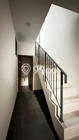 Rumah Mewah LB 480m2 Siap Pakai Desain Elegan di BSD City, Tangerang Rumah Mewah LB 480m2 Siap Pakai Desain Elegan di BSD City, Tangerang
