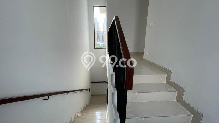 Rumah Luxury Modern Tanpa Renovasi di BSD City Tangerang Rumah Luxury Modern Tanpa Renovasi di BSD City Tangerang