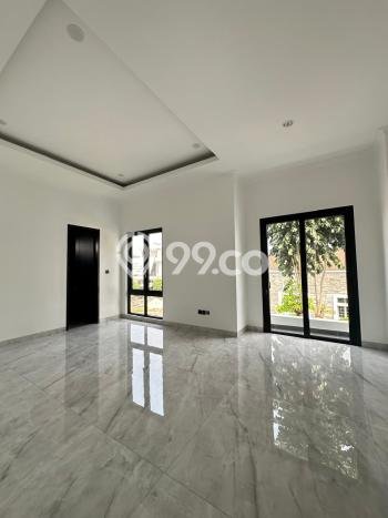 Rumah Eksklusif Siap Huni LT 234m2 di BSD, Tangerang Selatan Rumah Eksklusif Siap Huni LT 234m2 di BSD, Tangerang Selatan