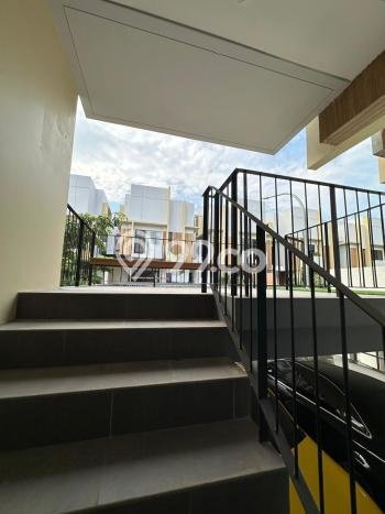 Rumah Luxury Modern Tanpa Renovasi di BSD City Tangerang Rumah Luxury Modern Tanpa Renovasi di BSD City Tangerang