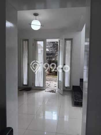Rumah sewa siap pakai 3 KT di Kota Wisata, Jakarta Timur Rumah sewa siap pakai 3 KT di Kota Wisata, Jakarta Timur