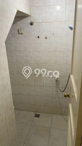 Disewakan! Rumah 3 Kamar Tidur &
2 Kamar Mandi di Kota Wisata, Jakarta Timur Disewakan! Rumah 3 Kamar Tidur &
2 Kamar Mandi di Kota Wisata, Jakarta Timur