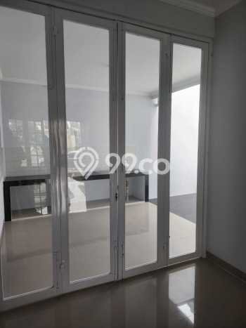 Rumah Luas Asri 4 KT Siap Pakai di Kota Wisata Jakarta Timur Rumah Luas Asri 4 KT Siap Pakai di Kota Wisata Jakarta Timur