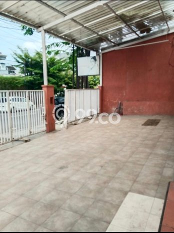 Ruko untuk disewa di Semarang Selatan punya LT 300m2 & LB 170m2 harga sewa kompetitif Ruko untuk disewa di Semarang Selatan punya LT 300m2 & LB 170m2 harga sewa kompetitif