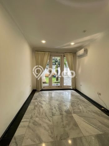 Rumah Kondisi Baik Disewakan di Kemang, Jakarta Selatan LT 1000m2, LB 850m2 Rumah Kondisi Baik Disewakan di Kemang, Jakarta Selatan LT 1000m2, LB 850m2