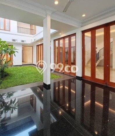 Dijual Rumah Mewah Megah Dengan View Eksklusif di Pondok Indah, Jakarta Selatan Dijual Rumah Mewah Megah Dengan View Eksklusif di Pondok Indah, Jakarta Selatan