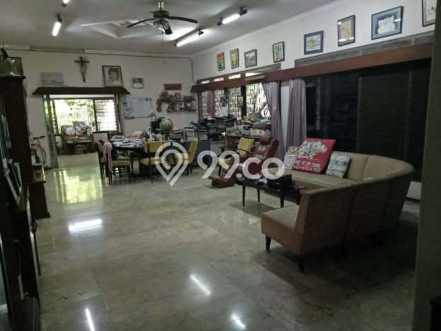 Siap Huni Hunian Elit 5 Kamar di Menteng Dekat ke Mana Pun Siap Huni Hunian Elit 5 Kamar di Menteng Dekat ke Mana Pun