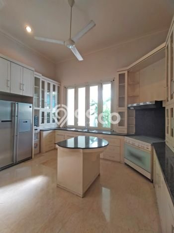 Sewa Rumah Nyaman di Kemang LT 600m2 / LB 850m2 Siap Huni Sewa Rumah Nyaman di Kemang LT 600m2 / LB 850m2 Siap Huni