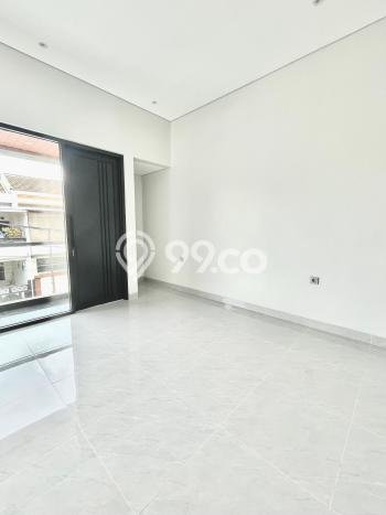 Rumah Mewah LB 200m2 Siap Pakai Desain Elegan di BSD Griya Loka, Tangerang Rumah Mewah LB 200m2 Siap Pakai Desain Elegan di BSD Griya Loka, Tangerang
