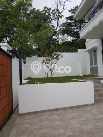 Rumah Elit LB 300m2 Siap Pakai Desain Elegan di Sentul, Bogor Rumah Elit LB 300m2 Siap Pakai Desain Elegan di Sentul, Bogor