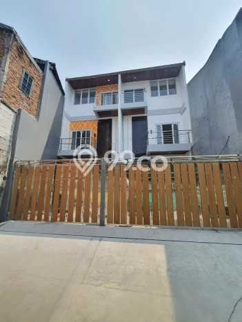 Dijual Hunian Rumah Terawat 3 Kamar di Angke, Jakarta Barat Dijual Hunian Rumah Terawat 3 Kamar di Angke, Jakarta Barat