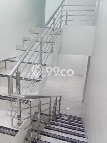 Dijual Hunian Rumah Terawat 3 Kamar di Angke, Jakarta Barat Dijual Hunian Rumah Terawat 3 Kamar di Angke, Jakarta Barat