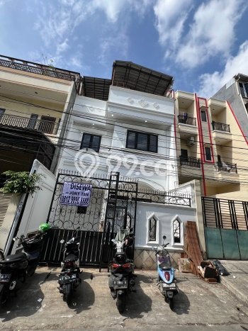 Disewakan Rumah Konsep Modern di Penjaringan Jakarta Utara dengan 5 KT Disewakan Rumah Konsep Modern di Penjaringan Jakarta Utara dengan 5 KT