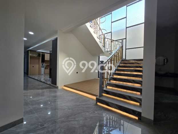 Dijual Rumah Premium dengan Fasilitas Sekitar Lengkap di Semarang Barat, Semarang Dijual Rumah Premium dengan Fasilitas Sekitar Lengkap di Semarang Barat, Semarang