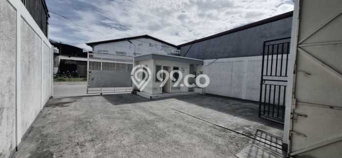 KAWASAN KOMERSIAL! Gudang For Rent Kawasan Cengkareng, Luas 240m2m², Area Strategis KAWASAN KOMERSIAL! Gudang For Rent Kawasan Cengkareng, Luas 240m2m², Area Strategis