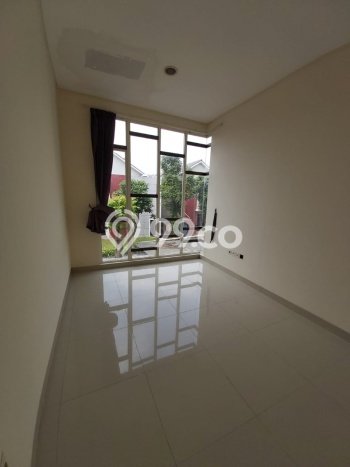 Rumah area Green Lake City, 4 KT, Dekat Universitas, Luas 90m² LB 140m² Rumah area Green Lake City, 4 KT, Dekat Universitas, Luas 90m² LB 140m²