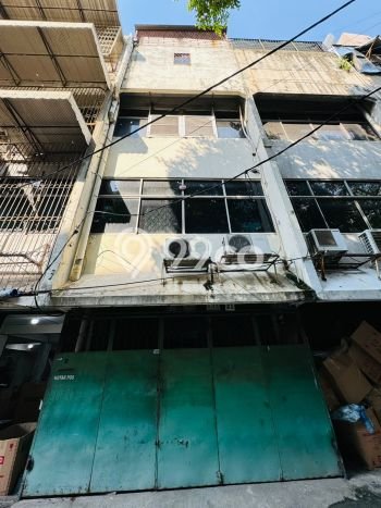 Ruko Dijual di Jakarta Barat LT 74m2 & LB 290m2 Lokasi Terbaik! Ruko Dijual di Jakarta Barat LT 74m2 & LB 290m2 Lokasi Terbaik!
