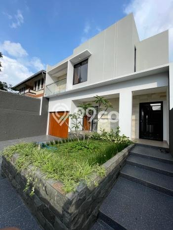 Ready to Use! Premium House LT 200m2 Desain Elegan di Bandung Kota Ready to Use! Premium House LT 200m2 Desain Elegan di Bandung Kota