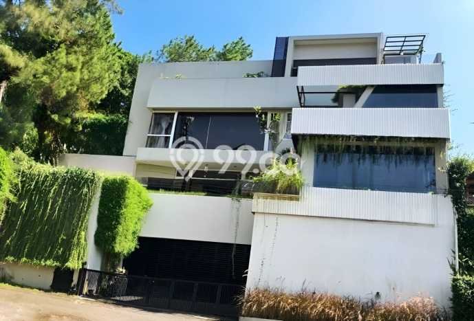 Rumah Mewah LB 550m2 Siap Pakai Desain Elegan di Cigadung, Bandung Rumah Mewah LB 550m2 Siap Pakai Desain Elegan di Cigadung, Bandung