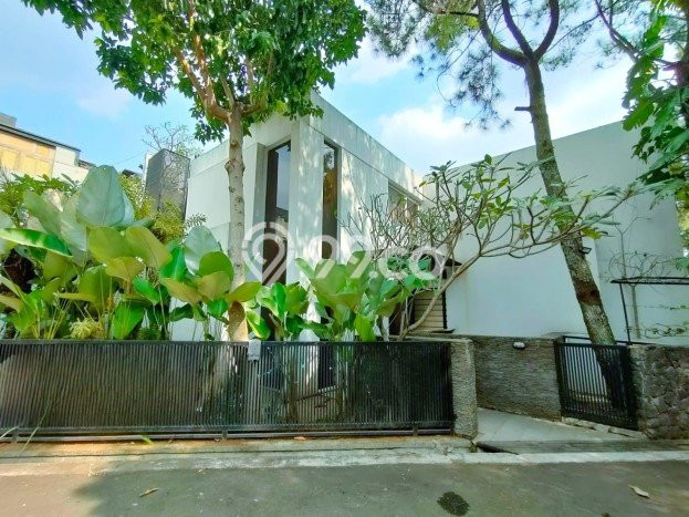 Rumah Mewah LB 550m2 Siap Pakai Desain Elegan di Cigadung, Bandung Rumah Mewah LB 550m2 Siap Pakai Desain Elegan di Cigadung, Bandung
