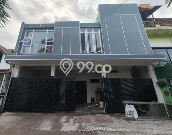 Rumah Modern 6 Kamar Siap Huni di , Dekat Pusat Perbelanjaan, Bandung Rumah Modern 6 Kamar Siap Huni di , Dekat Pusat Perbelanjaan, Bandung