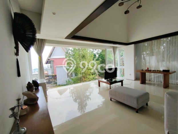 Rumah Mewah LB 550m2 Siap Pakai Desain Elegan di Cigadung, Bandung Rumah Mewah LB 550m2 Siap Pakai Desain Elegan di Cigadung, Bandung