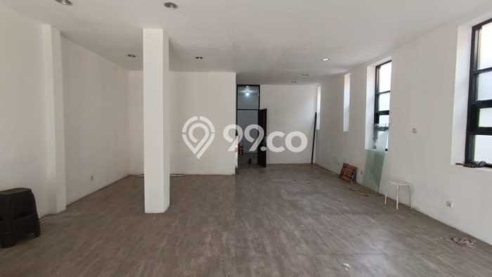 Unit Komersial disewakan di Sukajadi Bandung dengan LT 180m2 / LB 104m2 Unit Komersial disewakan di Sukajadi Bandung dengan LT 180m2 / LB 104m2