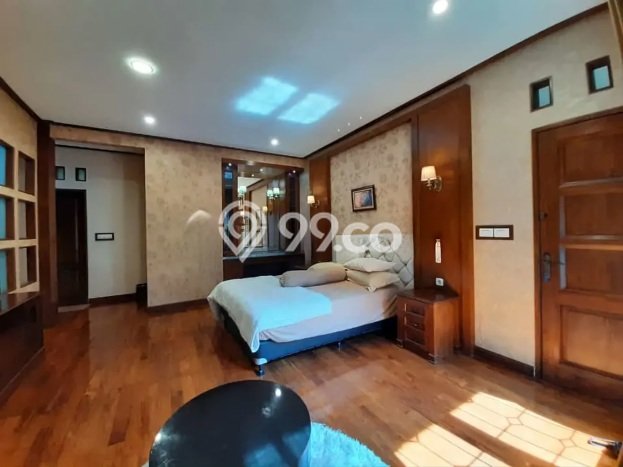 Ready to Use! Luxury House LT 327m2 Desain Elegan di Setra Sari Ready to Use! Luxury House LT 327m2 Desain Elegan di Setra Sari