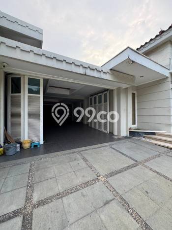 Rumah Modern Disewakan di Menteng Jakarta Pusat Area Sangat Strategis Rumah Modern Disewakan di Menteng Jakarta Pusat Area Sangat Strategis