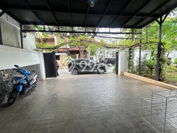 Lokasi strategis! Rumah siap pakai disewakan di Menteng LB 500m2 Lokasi strategis! Rumah siap pakai disewakan di Menteng LB 500m2