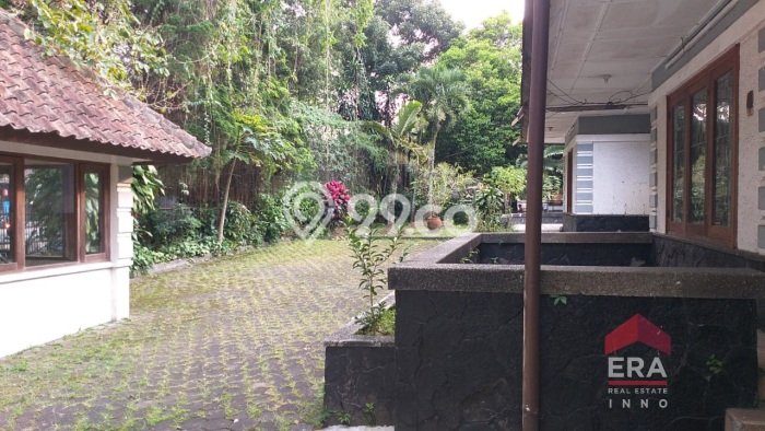Jual Rumah Luas Megah Dengan View Eksklusif di Diponegoro, Bandung Jual Rumah Luas Megah Dengan View Eksklusif di Diponegoro, Bandung