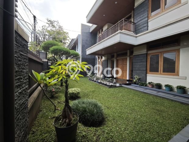 Rumah Elit LB 510m2 Siap Huni Desain Elegan di Mekar Wangi, Bandung Rumah Elit LB 510m2 Siap Huni Desain Elegan di Mekar Wangi, Bandung