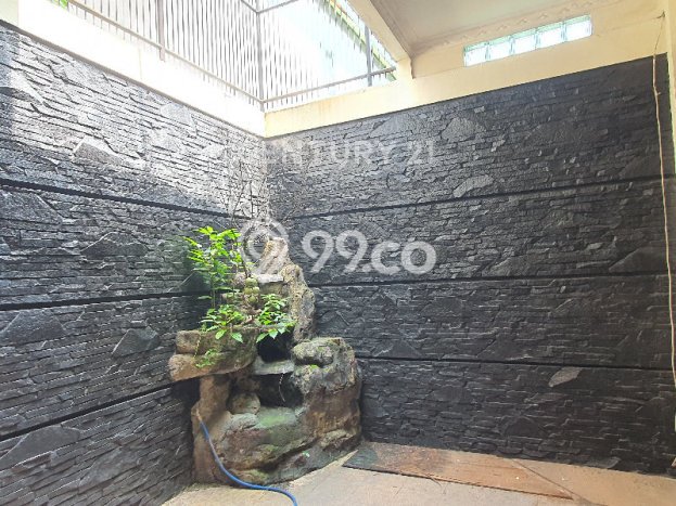 Lokasi terbaik! Rumah siap pakai disewakan di Batununggal LB 300m2 Lokasi terbaik! Rumah siap pakai disewakan di Batununggal LB 300m2