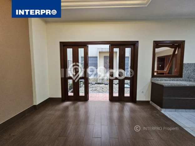 PRIME LOCATION! Rumah di Permata Buana, 4 KT, Lingkungan Strategis, Luas 250m² Bangunan 350m² PRIME LOCATION! Rumah di Permata Buana, 4 KT, Lingkungan Strategis, Luas 250m² Bangunan 350m²