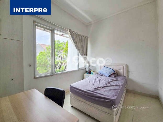 Rumah Elit Modern Tanpa Renovasi di Puri Indah Jakarta Barat Rumah Elit Modern Tanpa Renovasi di Puri Indah Jakarta Barat