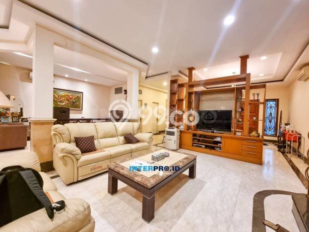 Rumah Lingkungan Asri di Intercon, Jakarta Barat, Luas 300m² Bangunan 500m² Rumah Lingkungan Asri di Intercon, Jakarta Barat, Luas 300m² Bangunan 500m²