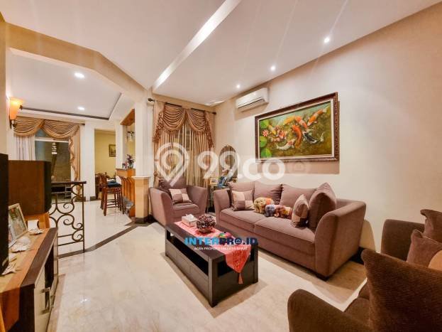 Rumah Lingkungan Asri di Intercon, Jakarta Barat, Luas 300m² Bangunan 500m² Rumah Lingkungan Asri di Intercon, Jakarta Barat, Luas 300m² Bangunan 500m²