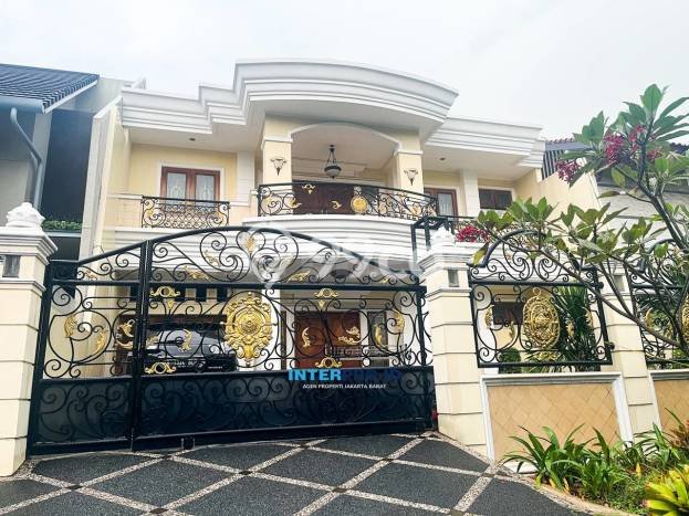 Rumah Lingkungan Asri di Intercon, Jakarta Barat, Luas 300m² Bangunan 500m² Rumah Lingkungan Asri di Intercon, Jakarta Barat, Luas 300m² Bangunan 500m²