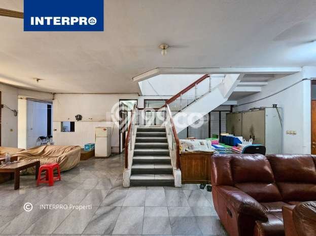 Rumah Terawat area Intercon, Jakarta Barat, Luas Tanah 450m², Luas Bangunan 500m² Rumah Terawat area Intercon, Jakarta Barat, Luas Tanah 450m², Luas Bangunan 500m²