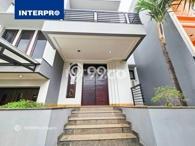 SPECIAL OFFER! Rumah Asri di Intercon, Luas 225m² LB 400m² SPECIAL OFFER! Rumah Asri di Intercon, Luas 225m² LB 400m²