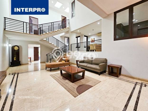 SPECIAL OFFER! Rumah Asri di Intercon, Luas 225m² LB 400m² SPECIAL OFFER! Rumah Asri di Intercon, Luas 225m² LB 400m²