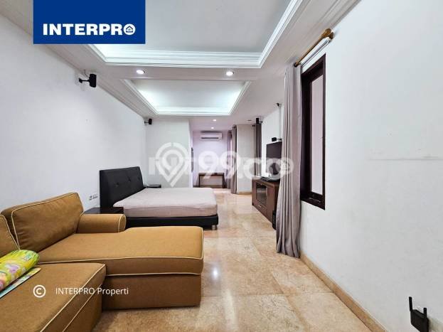 SPECIAL OFFER! Rumah Asri di Intercon, Luas 225m² LB 400m² SPECIAL OFFER! Rumah Asri di Intercon, Luas 225m² LB 400m²